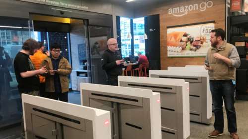 Κατέρρευσε τα Χριστούγεννα η Alexa της Amazon λόγω... Άγιου Βασίλη