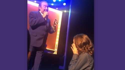 Τόλης Βοσκόπουλος: Η τρυφερή αφιέρωση και τα δάκρυα μπαμπά - κόρης [Βίντεο]