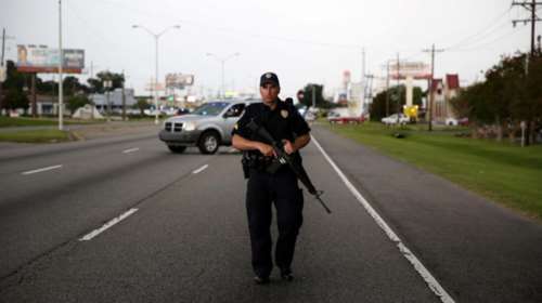 Εφηβοι θαμένοι στον κήπο του πατέρα τους που εργαζόταν ως Αη Βασίλης