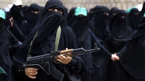 Συνελήφθη 27χρονη γυναίκα, μέλος του ΙΚ, για δολοφονία 5χρονης