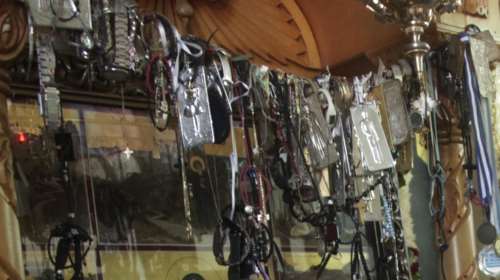 Πάτρα: Πήγαν να κλέψουν χρυσά τάματα από εικόνα-Δύο συλλήψεις