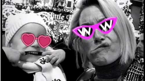 Βίκυ Καγιά: Βόλτα με τη Μπιάνκα στην πιο χριστουγεννιάτικη γωνιά της Αθήνας