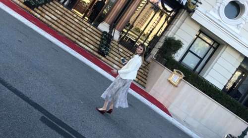 Ζευγάρι δημοσιογράφων «έπεσε» πάνω στην Αθηνά Ωνάση στο Μονακό [Εικόνες]