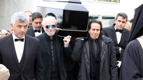 Θλίψη στο τελευταίο αντίο στη Μαριάννα Τόλη