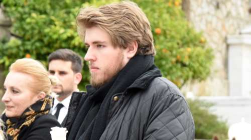 Κηδεία Μαριάννας Τόλη: Τραγική φιγούρα ο 22χρονος γιος της