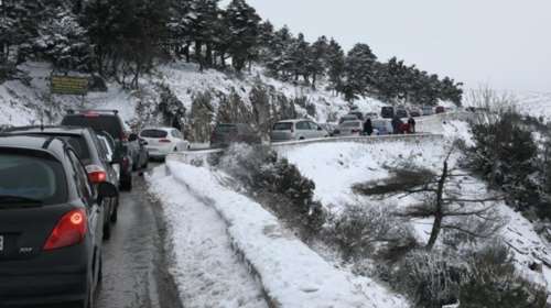 Με αντιολισθητικές αλυσίδες η κυκλοφορία στην Πάρνηθα