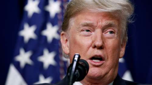 Απίστευτος Τραμπ: Εσείς γιορτάζετε και εγώ δουλεύω!