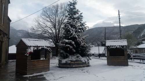 Σαρώνει o «Ραφαήλ»: Εγκλωβισμοί, κατολισθήσεις, κρύο και χιόνια