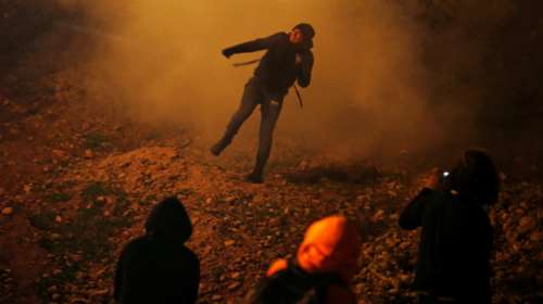 Πνίγηκε στα δακρυγόνα η προσπάθεια μεταναστών να μπουν στις ΗΠΑ (φωτό)