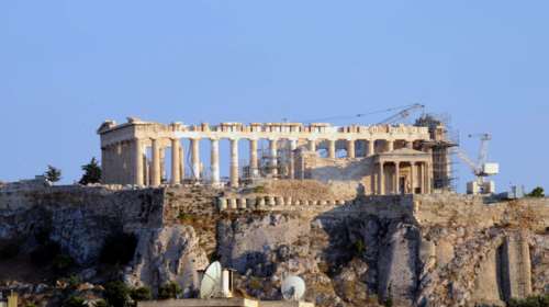 Ποίηση on the road κάτω από την Ακρόπολη από το Δημοτικό Θέατρο Πειραιά