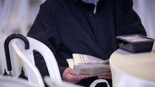 Δεκάδες άστεγοι στα ζεστά «καταφύγια» του Δήμου Αθηναίων