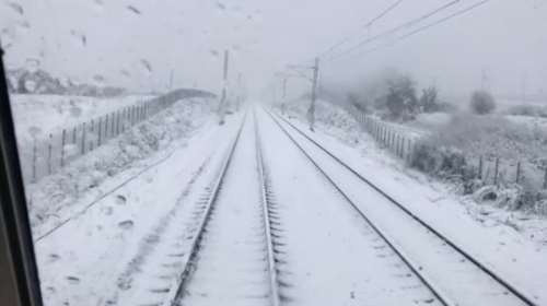 Διασχίζοντας την χιονισμένη Φθιώτιδα με τρένο - Βίντεο
