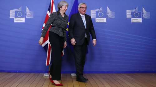 Brexit: «Φιλική» τηλεφωνική επικοινωνία Γιούνκερ - Μέι