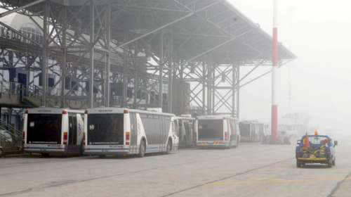 Γολγοθάς για χιλιάδες ταξιδιώτες στο αεροδρόμιο «Μακεδονία»