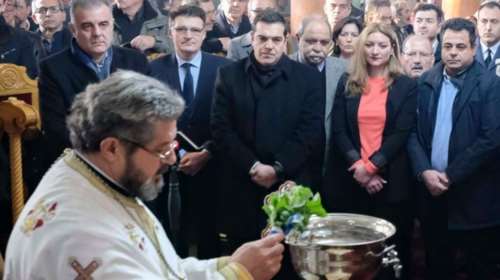 Στο λιμάνι της Καμαριώτισσας ο Τσίπρας για τα Φώτα