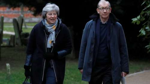 Όταν η Τερέζα Μέι συναντήθηκε με ένα ...αδέσποτο σκύλο