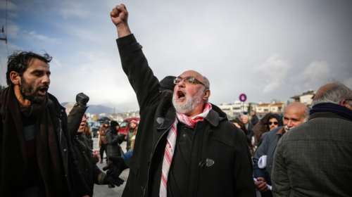 Συγκέντρωση διαμαρτυρίας εκπαιδευτικών έξω από το υπουργείο Παιδείας