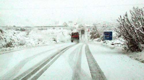 Στα λευκά η Κρήτη-χιόνια και στις παραλίες
