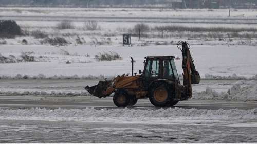 Προβλήματα από τον χιονιά στο αεροδρόμιο «Μακεδονία» - Φωτογραφίες
