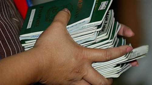 Times: Το ελληνικό διαβατήριο μεταξύ των ισχυρότερων του κόσμου