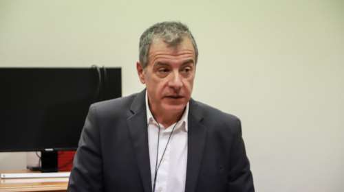 Θεοδωράκης: "Πυξίδα μας το συμφέρον της πατρίδας"