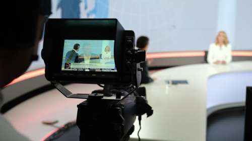 To backstage της συνέντευξης του Αλέξη Τσίπρα στην Ελλη Στάη