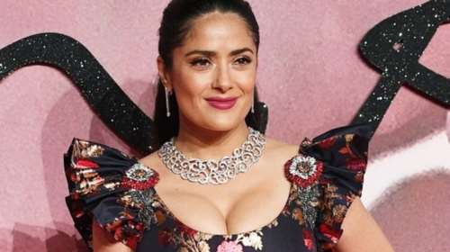 Με μαγιώ στην καρδιά του χειμώνα η 52χρονη Σ.Χάγιεκ ξεσηκώνει το Instagram