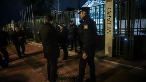 Προσαγωγές πριν την ομιλία Τσίπρα έξω από το Μέγαρο Μουσικής