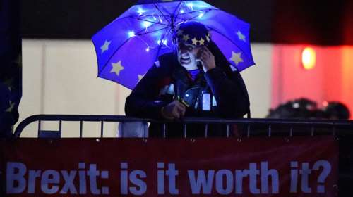 Στην Βουλή των Κοινοτήτων η «τύχη» του Brexit - Αναμένεται συντριβή της Μέι