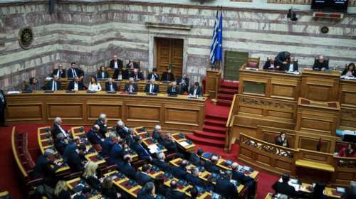 Σκληρή αντιπαράθεση στη Βουλή και για τον νέο υπουργό Άμυνας