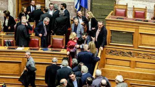 Γερμανικός Τύπος: Η ψήφος εμπιστοσύνης είναι μόνο η αρχή