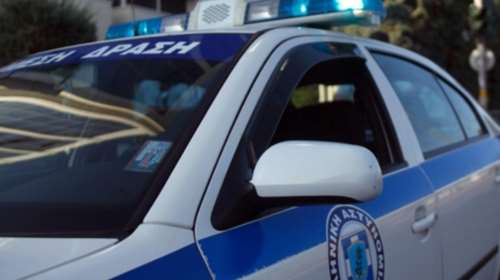 Εκλεψαν αυτοκίνητο στον Πειραιά και συγκρούστηκαν με άλλα δύο