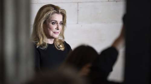 Στο σφυρί η YSL γκαρνταρόμπα της Κατρίν Ντενέβ