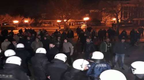 Αποδοκιμασίες σε Σκουρλέτη κατά την ομιλία του στο Βόλο