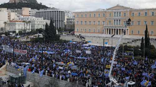 Στην πλατεία Συντάγματος οι πρώτοι διαδηλωτές - Δείτε Live