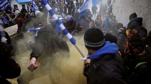 Δείτε Live το συλλαλητήριο στο Σύνταγμα - Ένταση και χημικά