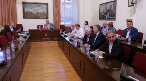 Βουλή: Αντίστροφη μέτρηση για την πρώτη «μάχη των Πρεσπών»