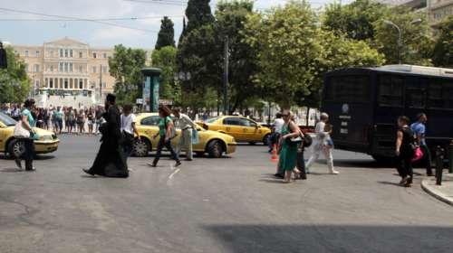 Κατά 355.000 κατοίκους μειώθηκε ο ελληνικός πληθυσμός από το 2008