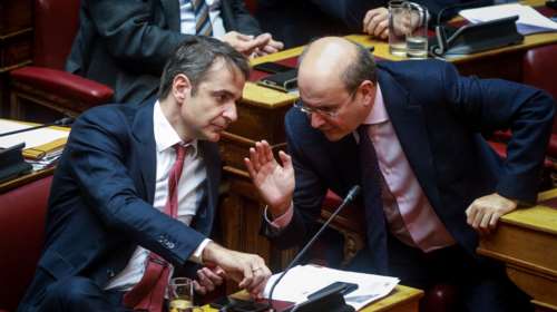 To σκεπτικό της ΝΔ πίσω από την "αλλαγή πλεύσης" για την πρόταση μομφής