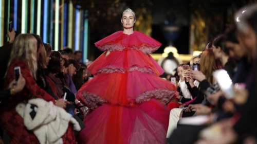 Το μοντέλο που κρύβει ένα μεγάλο μυστικό κάτω από το ρούχο