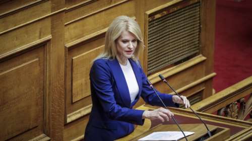 Έριξαν μολότοφ στο σπίτι της Θεοδώρας Τζάκρη