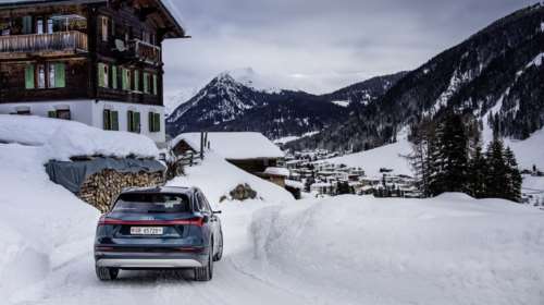 Ποιοι «κόβουν βόλτες» στο Davos με Audi e-tron