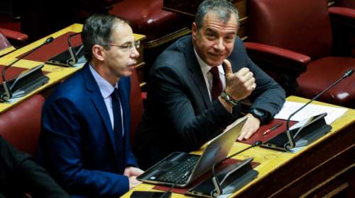 Θεοδωράκης: «Απόφαση που υπηρετεί τα συμφέροντα των Ελλήνων»