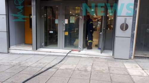 Θεσσαλονίκη: Παραδόθηκε ο άνδρας που απειλούσε να βάλει φωτιά σε τράπεζα