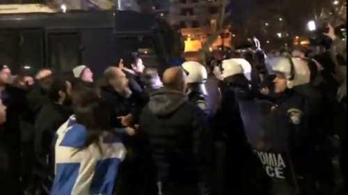 Θεσσαλονίκη: Ένταση με ΜΑΤ και διαδηλωτές κατά του ΠτΔ