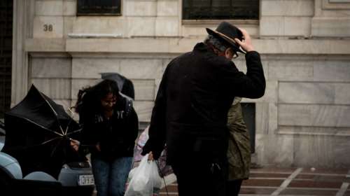 Καιρός: Συννεφιά, βροχές και μικρή άνοδος της θερμοκρασίας