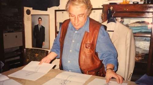 Έφυγε από τη ζωή ο σχεδιαστής μόδας Γιώργος Μανούσκος