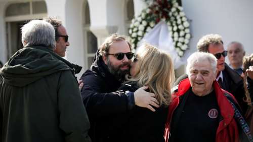 Συγκίνηση στο &quot;τελευταίο αντίο&quot; στον Αντώνη Λάνθιμο