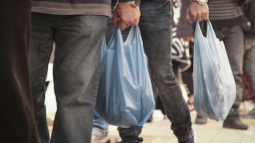 Μειώθηκε κατά 80% το 2018 η χρήση πλαστικής σακούλας στα σούπερ μάρκετ