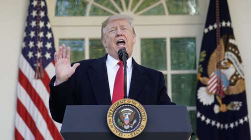 ΗΠΑ: Οι μισοί Αμερικανοί δεν εμπιστεύονται καθόλου τον Τραμπ